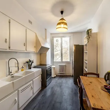 Spacieux Et Lumineux 70m² De La Place Ail Apartment