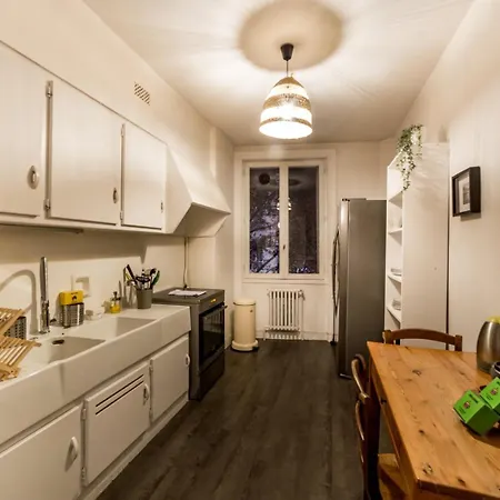 Spacieux Et Lumineux 70m² De La Place Ail *