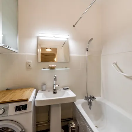 Spacieux Et Lumineux 70m² De La Place Ail *